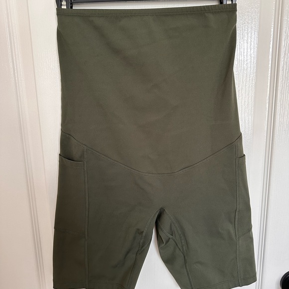 Maternity Workout Pants LOT - 3 pairs! Biker shorts and leggings. - Picture 6 of 10